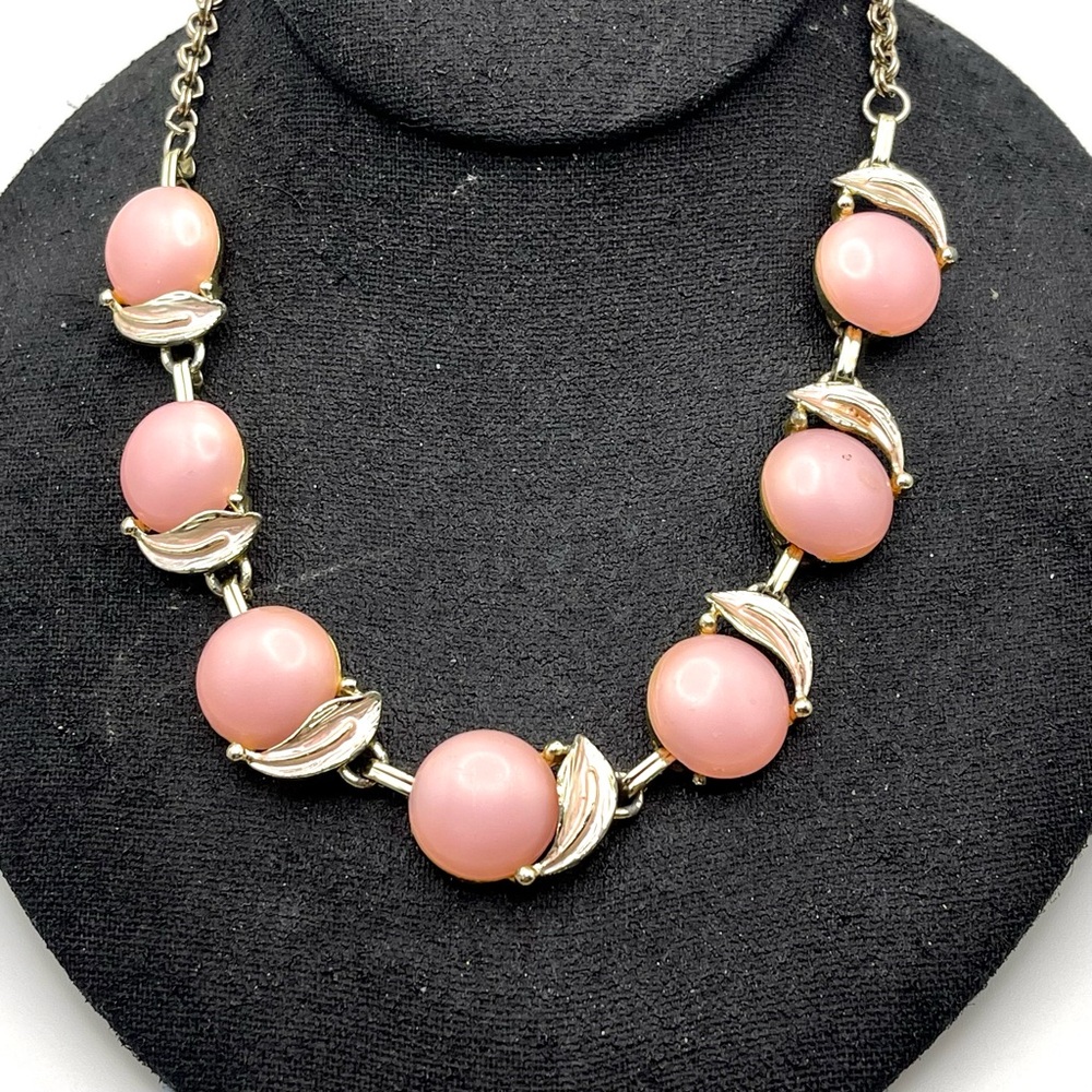 Pretty In Pink Vintage Thermoset Lucite Necklace - Picture 2 of 14